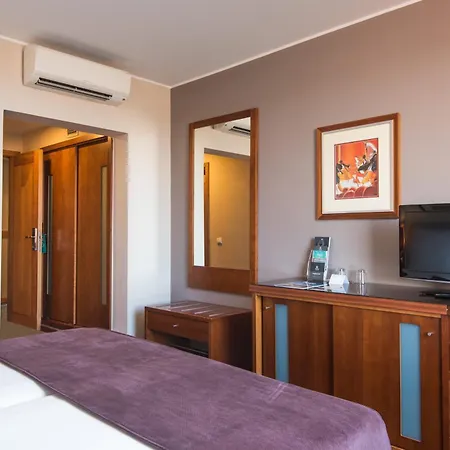 Otel Gale Opera 4*