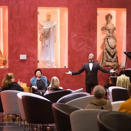 Otel Gale Opera