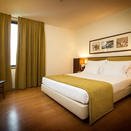 Gale Opera Hotel