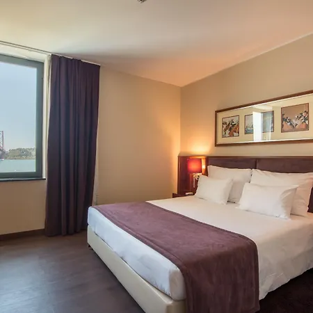 Gale Opera Hotel