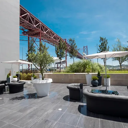 Gale Opera Hotel